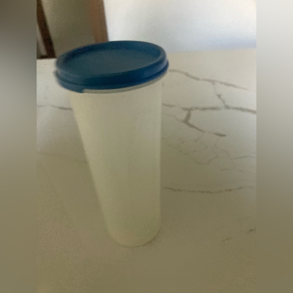 Tupperware Modular Mate 11” Spaghetti Container 1661-4 blue Lid 1607-14 circle